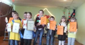 Konkurso dalyviams Tadui Urbonavičiui (pirmoje eilėje iš kairės)