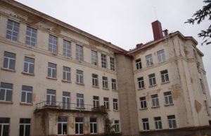 Prie Pandėlio gimnazijos sumūryta šachta liftui