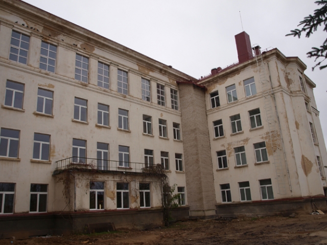 Prie Pandėlio gimnazijos sumūryta šachta liftui Prie Pandėlio gimnazijos sumūryta šachta liftui