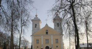Pandėliečiai gali grožėtis miesto bažnyčia ir atstatytaisiais jos bokštais. L.Dūdaitės nuotr.