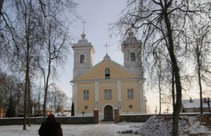 Kitąmet – jaukesnis ir šviesesnis Pandėlio centras Pandėliečiai gali grožėtis miesto bažnyčia ir atstatytaisiais jos bokštais. L.Dūdaitės nuotr.