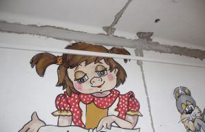Baigti gimnazijos koridorių remonto darbus trūksta lėšų.