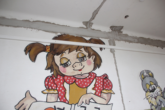 Baigti gimnazijos koridorių remonto darbus trūksta lėšų. Baigti gimnazijos koridorių remonto darbus trūksta lėšų.