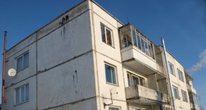 Už savivaldybės skirtas lėšas daugiabučio rūsyje įrengta šildymo sistema.