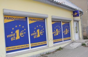 Parduotuvė "Viskas už vieną eurą". D. Zibolienės nuotr.