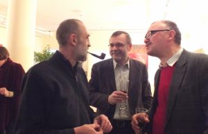 Raimondas Gailiūnas turėjo kalbos su Giedriumi Andziukevičiumi (dešinėje) ir politiku Algiu Kazulėnu (viduryje).