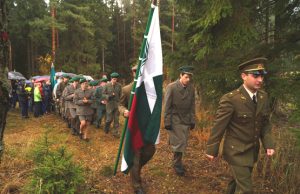 Akcijos dalyviai - Plunksnočių miške. Krašto muziejaus archyvo nuotr.