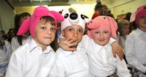 Linksmieji paršeliai – Rokiškio pradinės mokyklos 1a klasės mokiniai Domantas Laurinavičius (iš kairės)