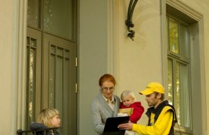 Lietuvos paštas kviečia paslaugų gavėjus rinkti geriausius darbuotojus.