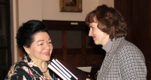 Rusijos liaudies artistė L.Abramova rajono muzikos mokyklos moksleiviams dovanojo  sakralinės muzikos rinkinį „Ave Maria“