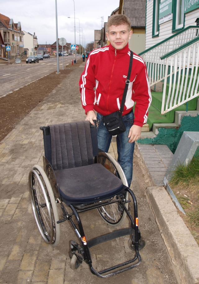 Aštuntokas Edgaras Peškaitis pasiekia mokyklą savarankiškai