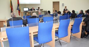 Rajono tarybos posėdyje - tuščios kėdės. D.Zibolienės nuotr.