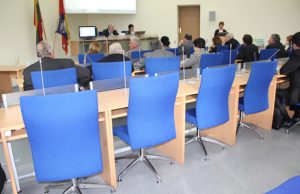 Rajono tarybos posėdyje - tuščios kėdės. D.Zibolienės nuotr.