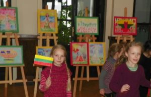 Muziejuje veikia „Ąžuoliuko“ pradinukų paroda „Aš myliu Lietuvą“. G.Narkūnaitės nuotr.