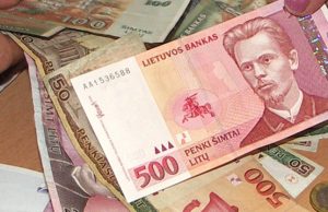 Pinigai Vienam semestrui skiriama tūkstančio litų stipendija. N.Byčkovskio nuotr.