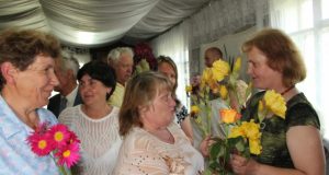 Eilėraščių knygos autorę  G.Pitrėnienę sveikno poezijos mylėtojai.