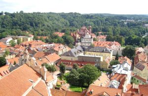 Baidarininkai Šv. Jonų bažnyčios varpinėje grožėjosi sostinės panorama. D.Zibolienės nuotr.
