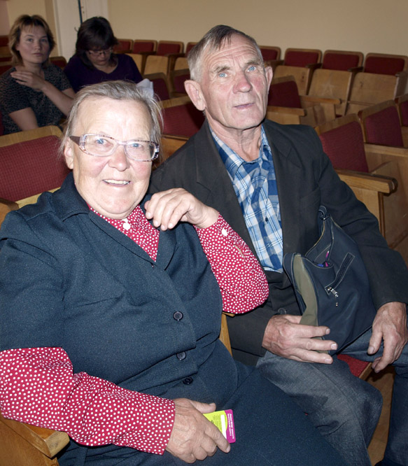 Kriaunų seniūnijoje Rupetose gyvenantys Stanislava ir Venalijus Novikovai įdėmiai klausėsi Kriaunų seniūnijoje Rupetose gyvenantys Stanislava ir Venalijus Novikovai įdėmiai klausėsi