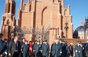 Šventės išvakarėse – susikaupimas ir mintys apie dviejų dešimtmečių istoriją Vakar Šv. Mato bažnyčioje Angelai sargai meldėsi už save