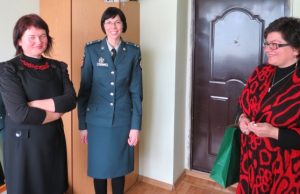 Aukštakalnių kaimo bendruomenės susirinkime (iš kairės) Sigita Gasiūnienė