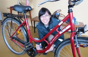 Policijos pareigūnai Duokiškyje žymėjo vietos gyventojų dviračius.  PK archyvo nuotr.