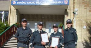 Geriausias apskrities apylinkės inspektorius Valentinas Kiseliauskas (antras iš kairės)