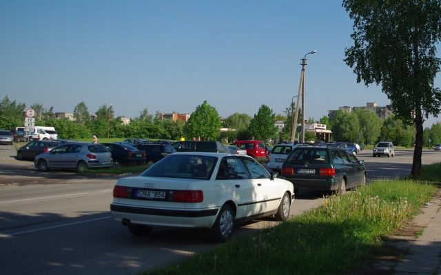 Turgaus lankytojai dažnai automobilius palieka „lėtėjimo juostoje“