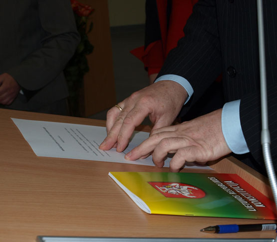 Pernai balandį naujosios rajono tarybos nariai pirmą kartą rinkimų istorijoje iškilmingai prisiekė.