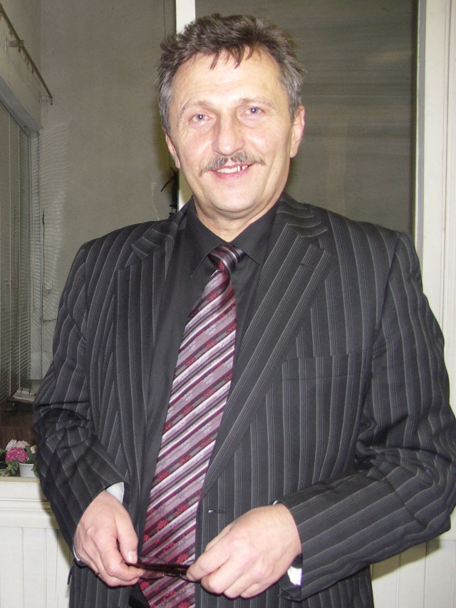 Juozo Tūbelio progimnazijos direktorius Zenonas Pošiūnas. Juozo Tūbelio progimnazijos direktorius Zenonas Pošiūnas.