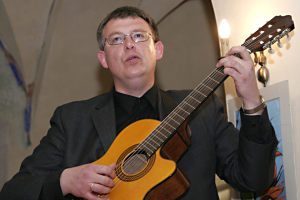 Dainuojamosios poezijos atlikėjas Povilas Girdenis. Asmeninio archyvo nuotr. Dainuojamosios poezijos atlikėjas Povilas Girdenis. Asmeninio archyvo nuotr.