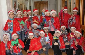 Redakcioje - šaunieji Rokiškio pradinės mokyklos nykštukai. D.Zibolienės nuotr.