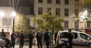 Per Prancūzijos policijos antiteroristinę operaciją Paryžiuje sulaikyti trys įtariamieji. EPA-ELTA nuotr.