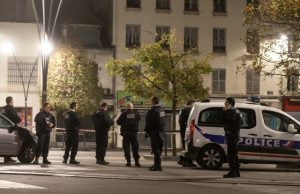 Per Prancūzijos policijos antiteroristinę operaciją Paryžiuje sulaikyti trys įtariamieji. EPA-ELTA nuotr.