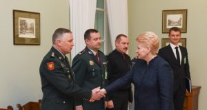 Prezidentė susitinka su viešąjį saugumą užtikrinančių tarnybų vadovais. LR Prezidento kanceliarijos nuotraukos/ R. Dačkaus nuotr.