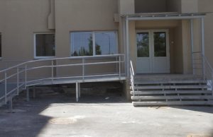 Netrukus duris atversiančiame naujame rajono ligoninės priimamajame numatyta atskira patalpa į jį atgabentiems neblaiviems asmenims stebėti. A.Puteikytės nuotr.