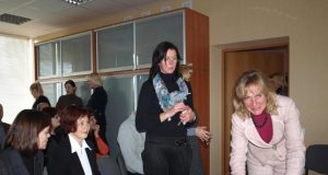 Rokiškio kaimiškosios seniūnijos seniūnė Dalia Janulienė (dešinėje) ir savivaldybės specialistės Vilma Mečiukonienė