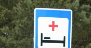 Antradienio ryte skaudžią tragediją imitavusios chuliganiškos patyčios Vytauto gatvėje praeiviams kėlė siaubą. A.Minkevičienės nuotr.