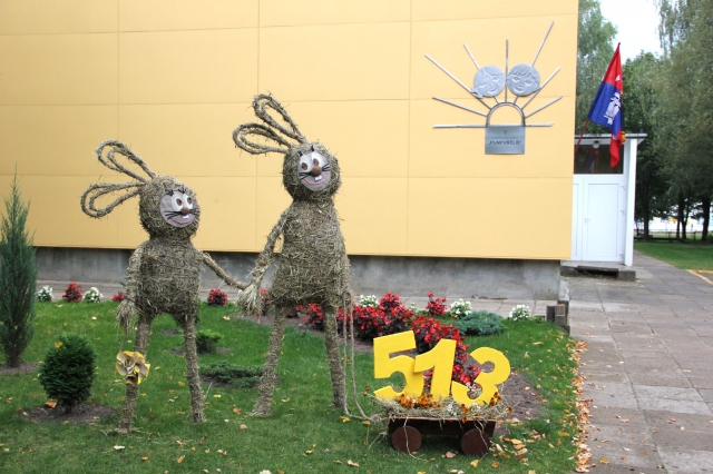 Nuotaikingi  „Pumpurėlio“ lopšelio-darželio kiškiai. N.Byčkovskio nuotr.