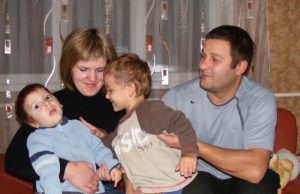 Šiemet paramos akcija “Ir mes galime padėti“ skiriama Evelinos ir Almanto Pupelių šeimai