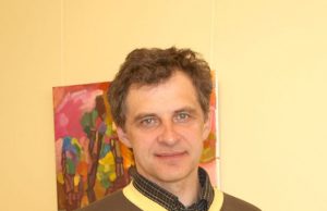 Obelių kultūros centro administratorius R.Pupelis jau antrą kartą rengia armonikierių konkursą. D.Zibolienės nuotr.