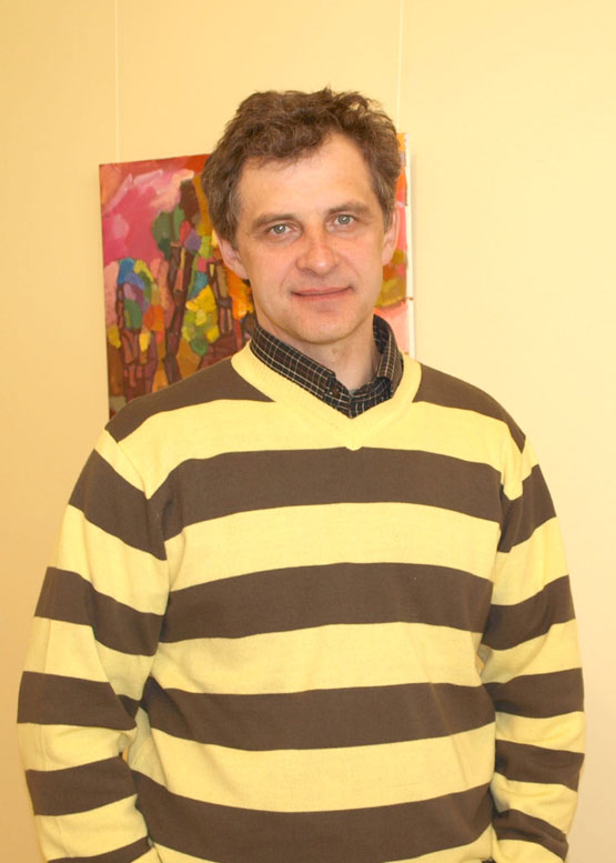 Obelių kultūros centro administratorius R.Pupelis jau antrą kartą rengia armonikierių konkursą. D.Zibolienės nuotr.