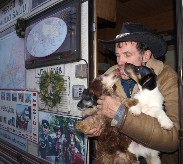 Pupų Dėdės didžiausias turtas – numylėtiniai pudeliai. D.Zibolienės nuotr.
