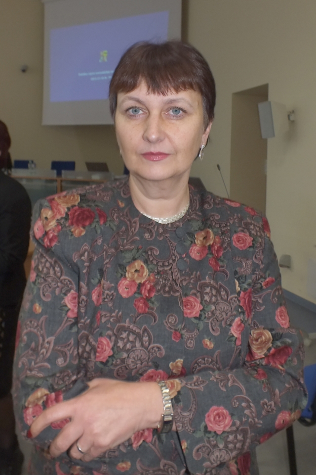 Politikų ginčų dėl mero fondo išvarginta Finansų skyriaus vedėja Reda Dūdienė garsiai atsiduso: „Nebegaliu. Man jau bloga.“ A. Minkevičienės nuotr.
