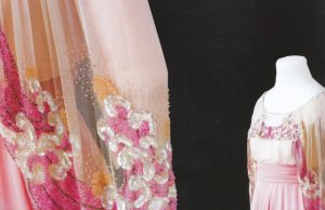 Rokiškio dvaro aukštosios mados kataloge – ypatingo grožio drabužiai ir aksesuarai Šilko suknelė (XIX a