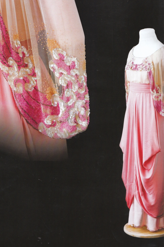 Šilko suknelė (XIX a