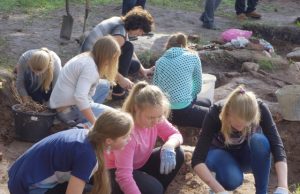 Kasinėjimai prie Rokiškio dvaro: kas žino