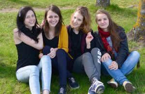 Viktorija (iš kairės)