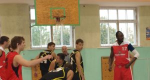 Biržų "Rinkuškių alaus" komandos lyderis - aukštaūgis legionierius iš Nigerijos Adevolas Vaneedas Lavelas. L.Dūdaitės nuotr.