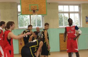 Lygos debiutantė “Darola” parodė nagus Biržų "Rinkuškių alaus" komandos lyderis - aukštaūgis legionierius iš Nigerijos Adevolas Vaneedas Lavelas. L.Dūdaitės nuotr.