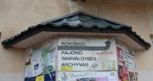 Ar ši sklebimų lenta puošia miesto centrą? D. Zibolienės nuotr.